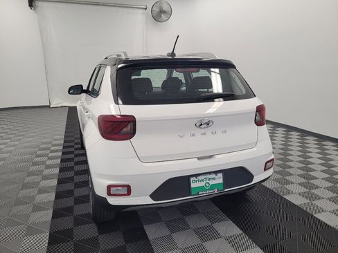 Used 2025 Hyundai Venue Limited FWD image 6