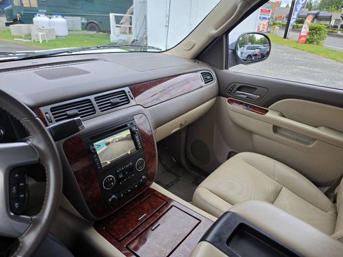 Used 2011 Chevrolet Avalanche LTZ AWD/4WD image 15