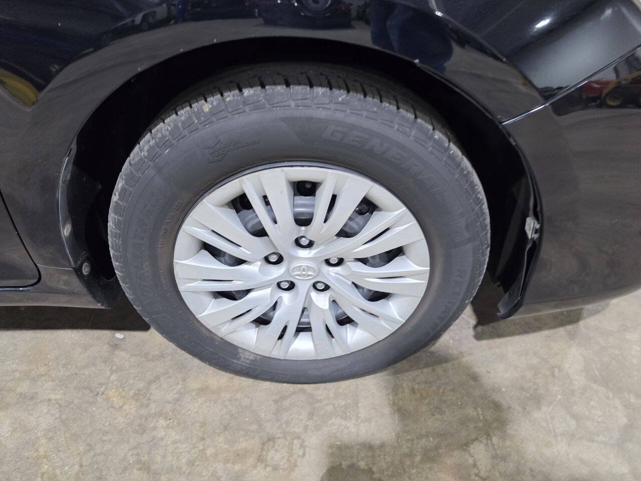 Used 2013 Toyota Camry FWD image 17