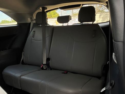 Used 2025 Toyota Sienna XLE FWD image 13