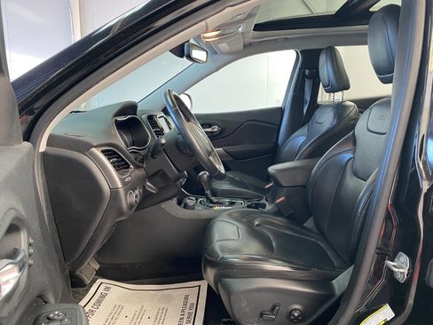 Used 2019 Jeep Cherokee Limited image 22