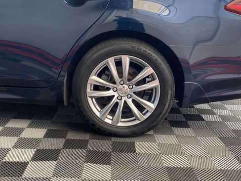 Used 2018 INFINITI Q70 Luxe w/ Cargo Package image 24