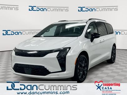 New 2027 Chrysler Pacifica Limited w/ Family Tech Group