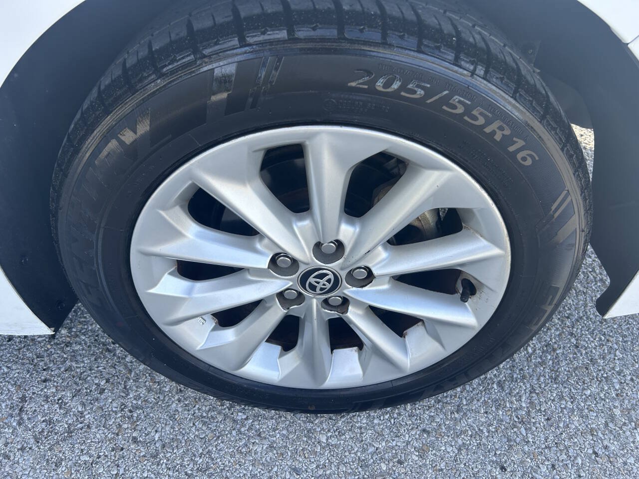 Used 2021 Toyota Corolla LE w/ LE Convenience Package FWD image 9