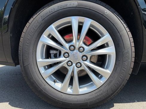 Used 2025 Cadillac XT6 Luxury FWD image 25