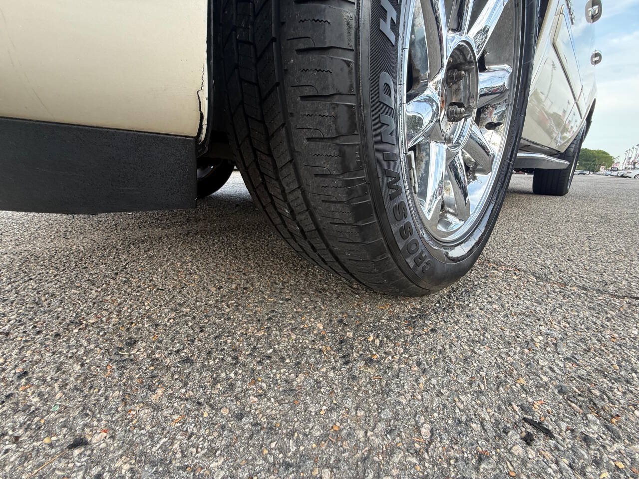 Used 2013 GMC Yukon XL Denali AWD/4WD image 17