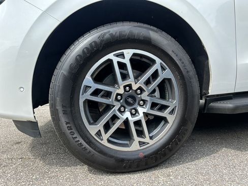 Used 2025 Ford Expedition Active image 7