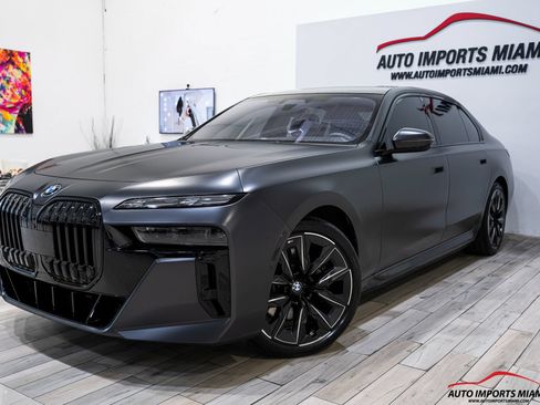 Used 2023 BMW i7 xDrive60 w/ Executive Package 2 AWD/4WD image 1