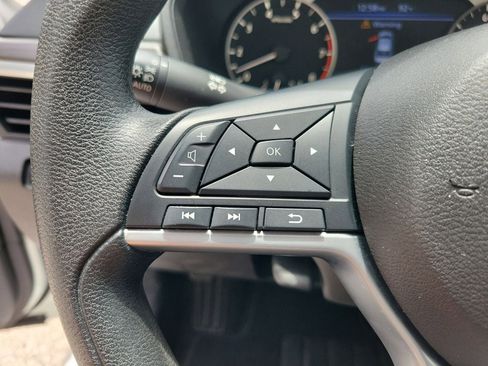 Used 2025 Nissan Altima 2.5 SV FWD image 18
