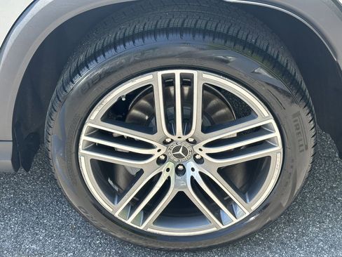 Certified 2025 Mercedes-Benz GLS 450 4MATIC image 24