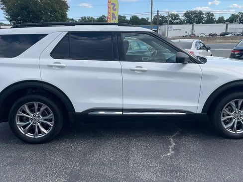 Used 2020 Ford Explorer XLT w/ Equipment Group 202A AWD/4WD image 4