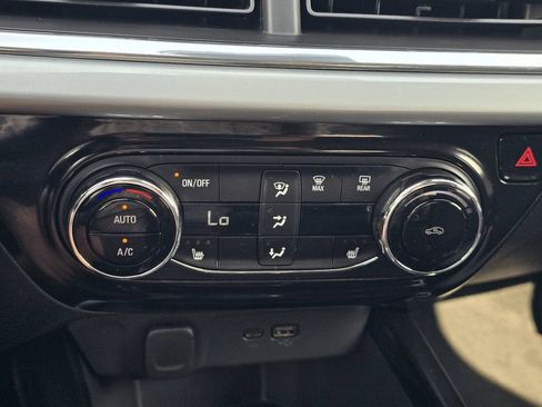 Used 2025 Chevrolet Trax LT w/ Driver Confidence Package FWD image 19