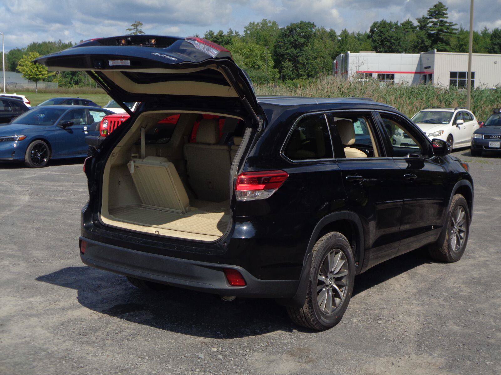 Used 2018 Toyota Highlander XLE AWD/4WD image 7