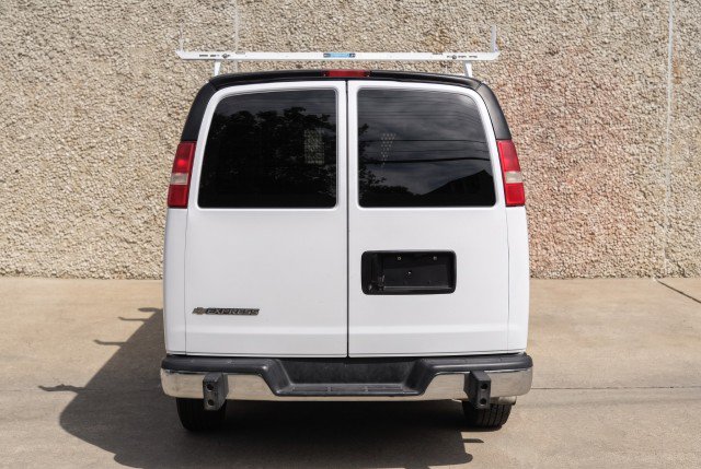 Used 2018 Chevrolet Express 2500 w/ Driver Convenience Package RWD image 9