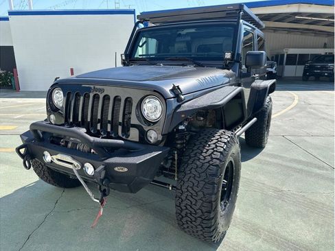 Used 2018 Jeep Wrangler Sport image 3