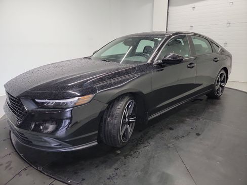 Used 2023 Honda Accord Sport image 3