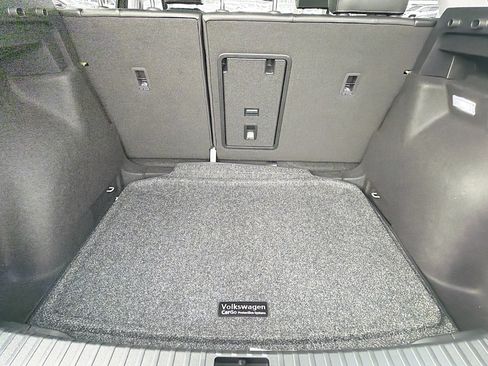 New 2026 Volkswagen Taos SE FWD image 11