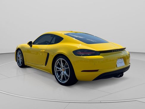 Used 2022 Porsche 718 Cayman RWD image 3