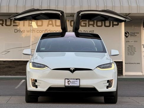 Used 2018 Tesla Model X 100D AWD/4WD image 3