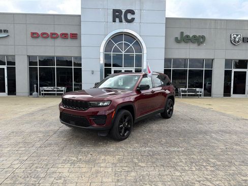 Used 2023 Jeep Grand Cherokee Altitude AWD/4WD image 1