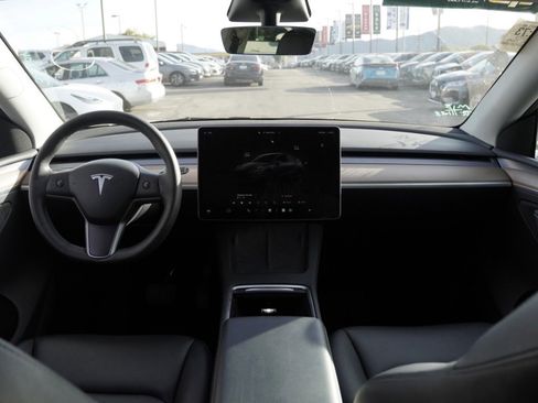 Used 2023 Tesla Model Y Long Range image 17