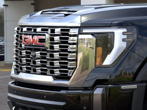 New 2026 GMC Sierra 3500 Denali w/ Denali Reserve Package image 13