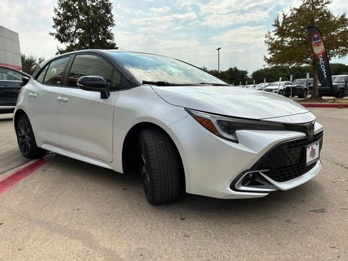 Used 2023 Toyota Corolla XSE FWD image 4