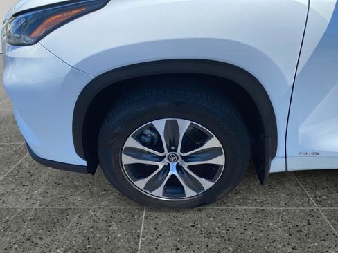 Used 2023 Toyota Highlander XLE AWD/4WD image 14