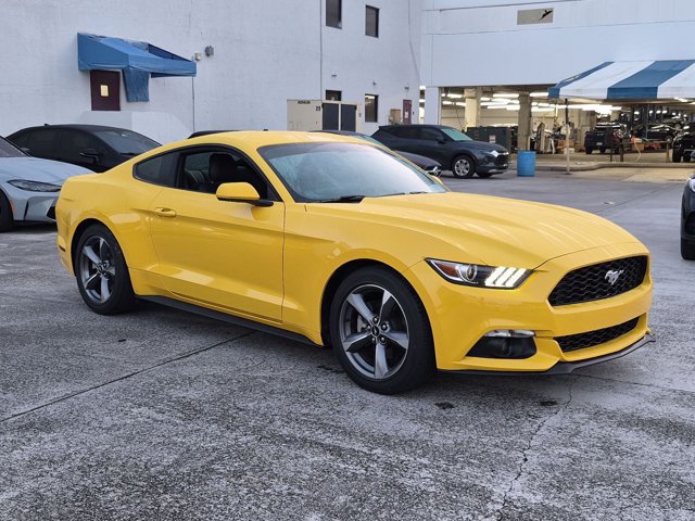 Used 2017 Ford Mustang Coupe RWD image 3
