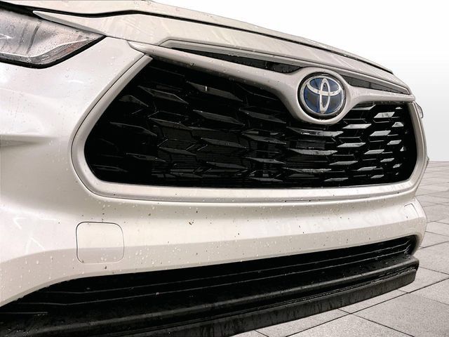 Used 2022 Toyota Highlander LE AWD/4WD image 30