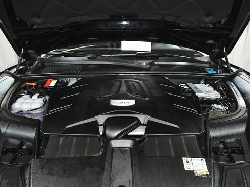 Used 2022 Porsche Cayenne Platinum Edition image 71