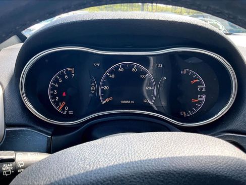 Used 2017 Jeep Grand Cherokee Altitude image 25