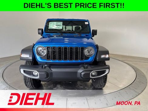 New 2026 Jeep Gladiator Sport AWD/4WD image 2