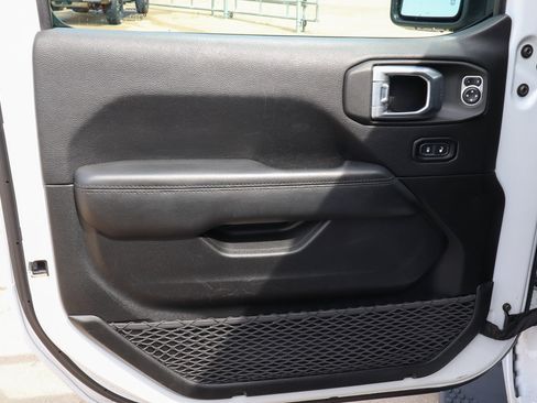 Used 2021 Jeep Wrangler Unlimited Sahara image 15