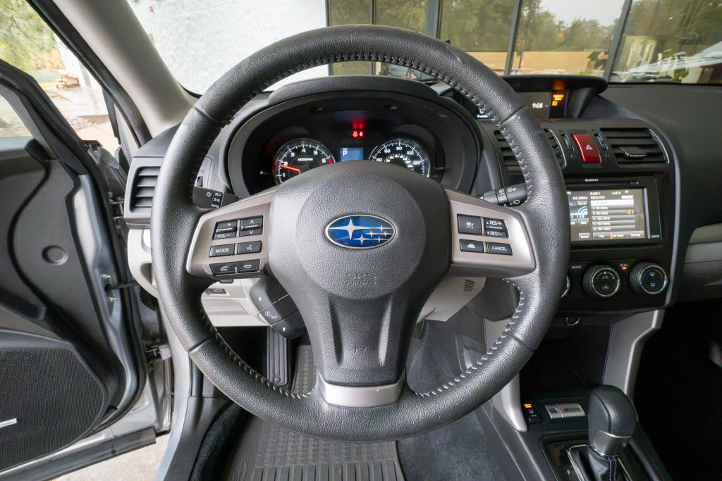 Used 2015 Subaru Forester 2.5i Touring w/ Eyesight & Navigation System AWD/4WD image 12