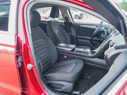 Used 2020 Ford Fusion SE image 11