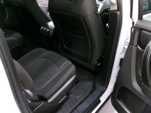 Used 2016 GMC Acadia SLE AWD/4WD image 29