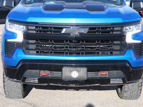 Used 2023 Chevrolet Silverado 1500 LT Trail Boss w/ Convenience Package II image 2