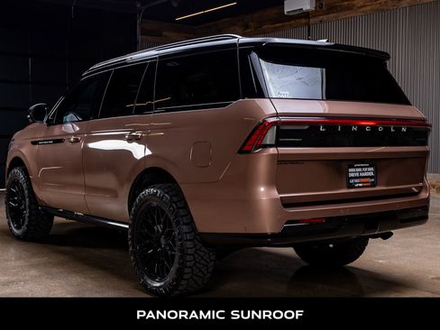 Used 2025 Lincoln Navigator Black Label AWD/4WD image 7