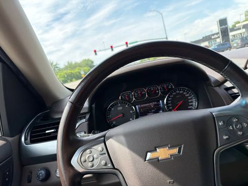 Used 2015 Chevrolet Suburban LT w/ Luxury Package AWD/4WD image 11
