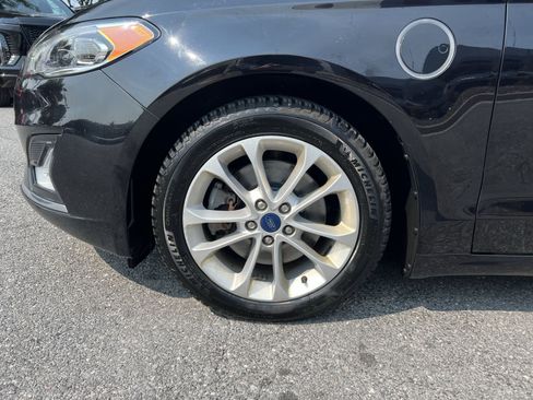 Used 2019 Ford Fusion Energi Titanium FWD image 12
