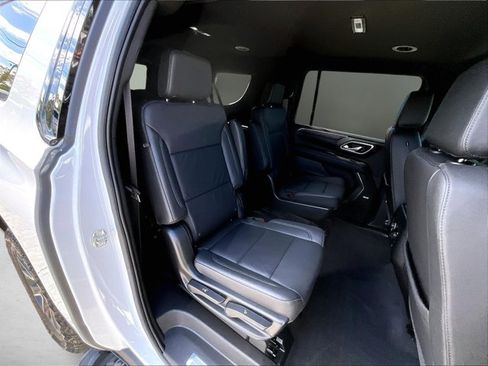 Used 2024 Chevrolet Suburban Z71 w/ Luxury Package image 27