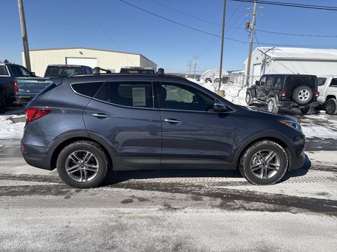 Used 2017 Hyundai Santa Fe Sport image 2