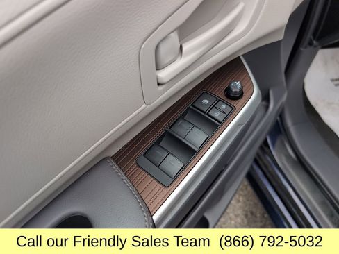 Used 2024 Toyota Sienna LE w/ LE Plus Package image 13