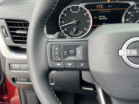 Used 2026 Nissan Rogue SV FWD image 9