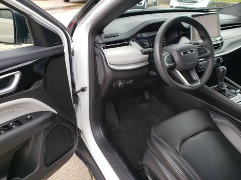 Used 2025 Jeep Compass Limited AWD/4WD image 11