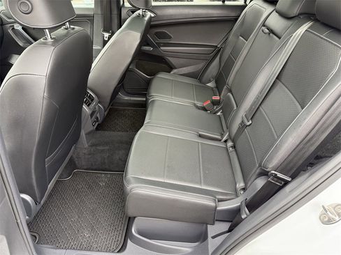 Used 2021 Volkswagen Tiguan SE R-Line image 13