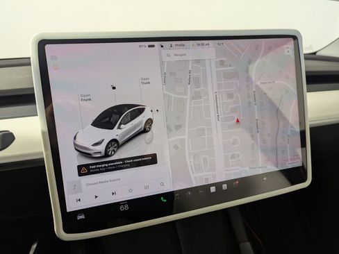 Used 2022 Tesla Model Y Long Range image 14