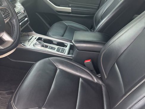 Used 2022 Ford Explorer XLT w/ Equipment Group 202A RWD image 7
