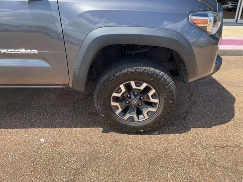 Used 2021 Toyota Tacoma TRD Off-Road w/ Technology Package image 9